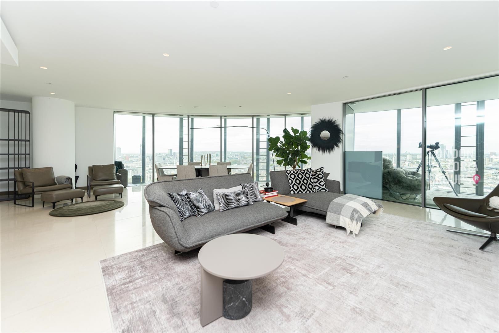 3 bed property in One Blackfriars, 1 Blackfriars Road, London